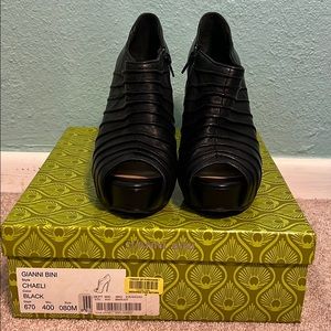 Gianni Bini black leather Chaeli heels